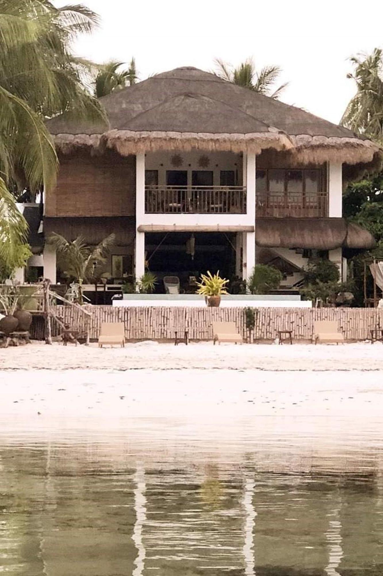 Sirom Beach House Tambobong Luaran gambar