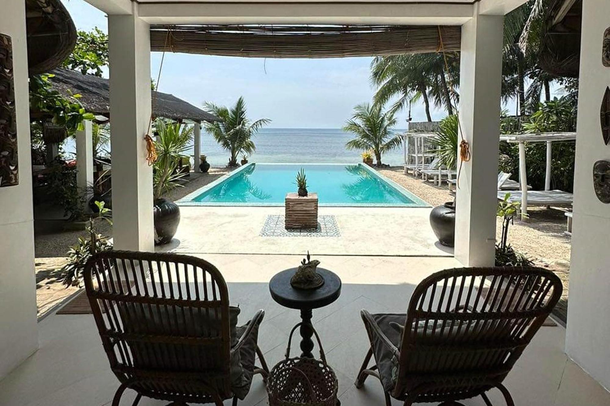Sirom Beach House Tambobong Luaran gambar